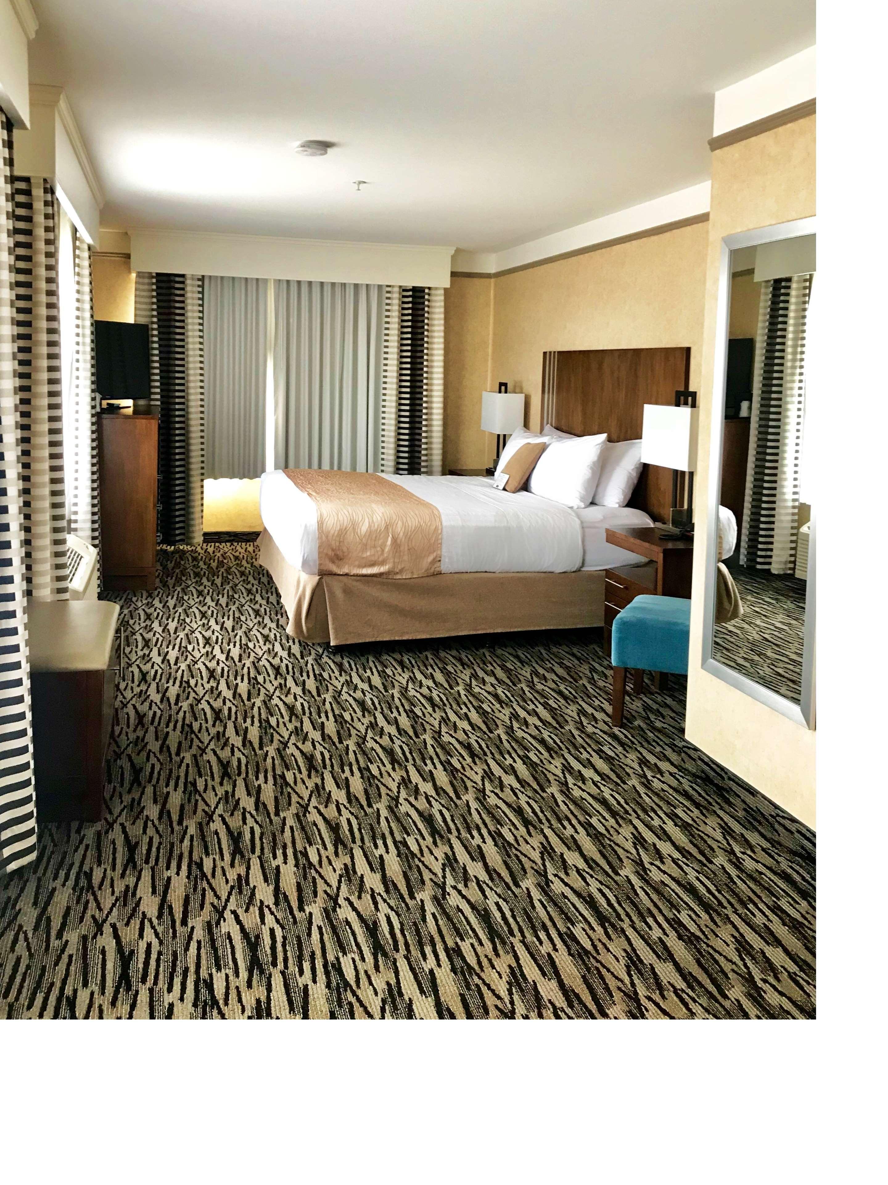 Best Western Plus Pitt Meadows Inn & Suites Екстер'єр фото