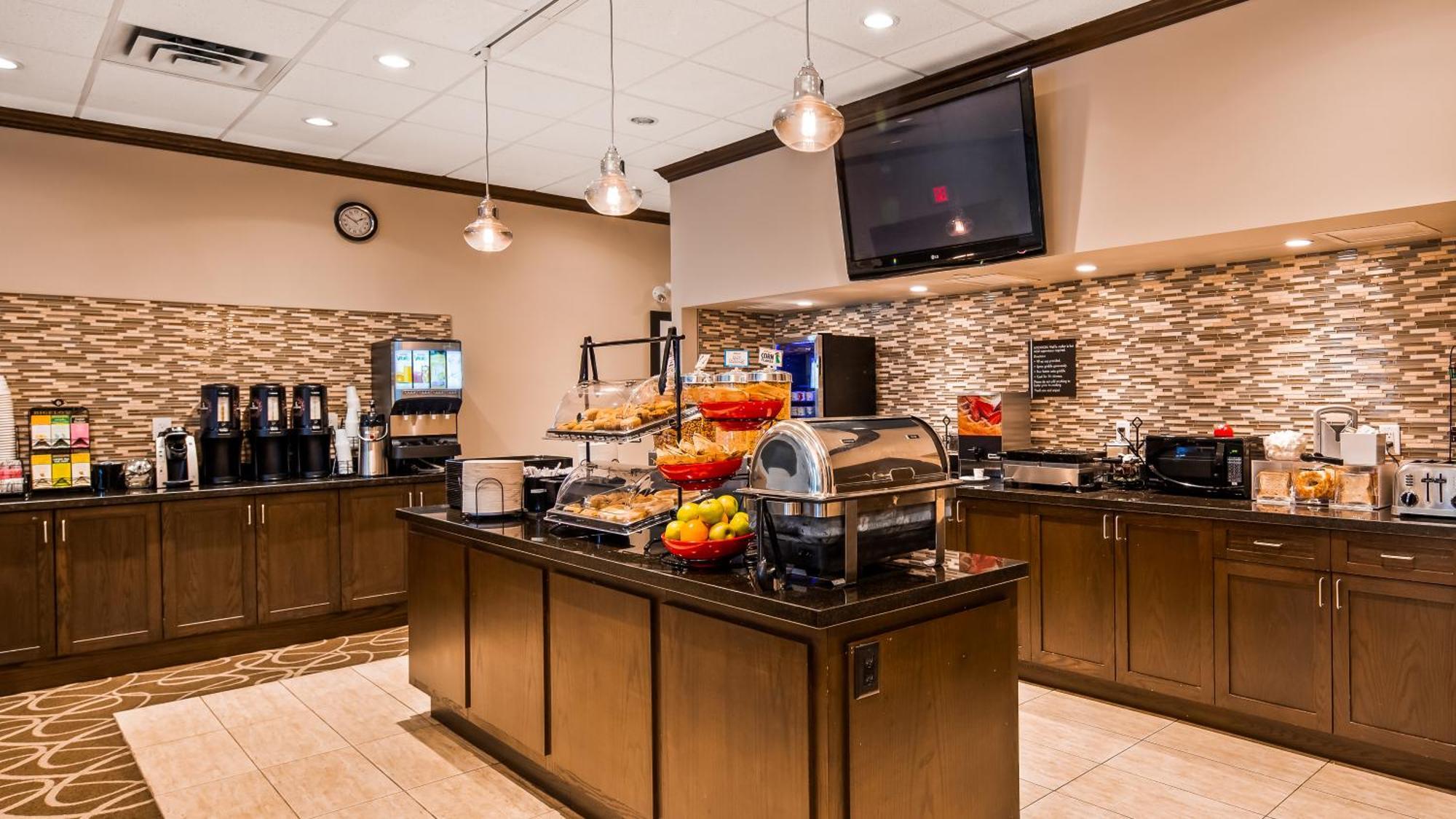 Best Western Plus Pitt Meadows Inn & Suites Екстер'єр фото
