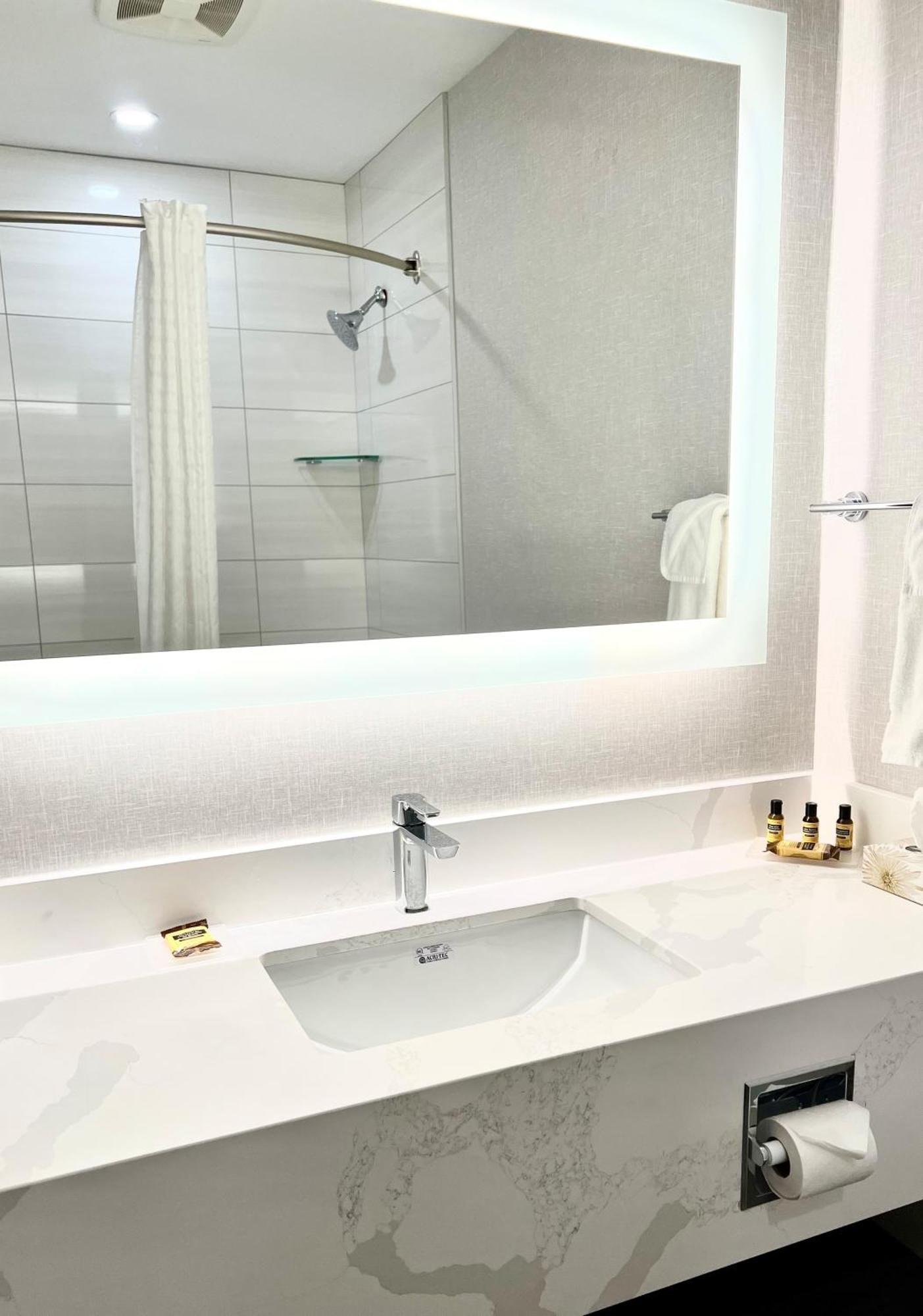 Best Western Plus Pitt Meadows Inn & Suites Екстер'єр фото
