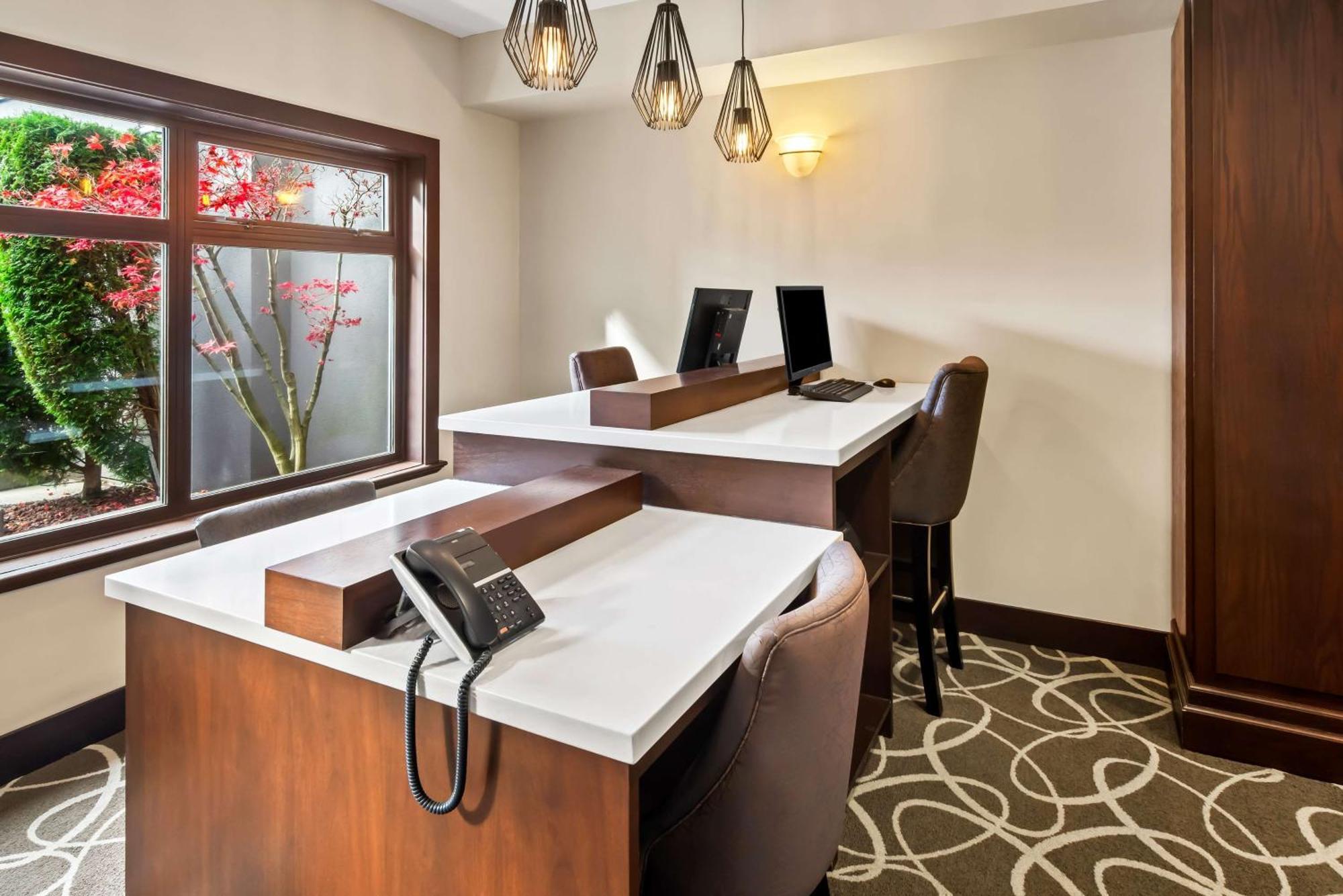 Best Western Plus Pitt Meadows Inn & Suites Екстер'єр фото
