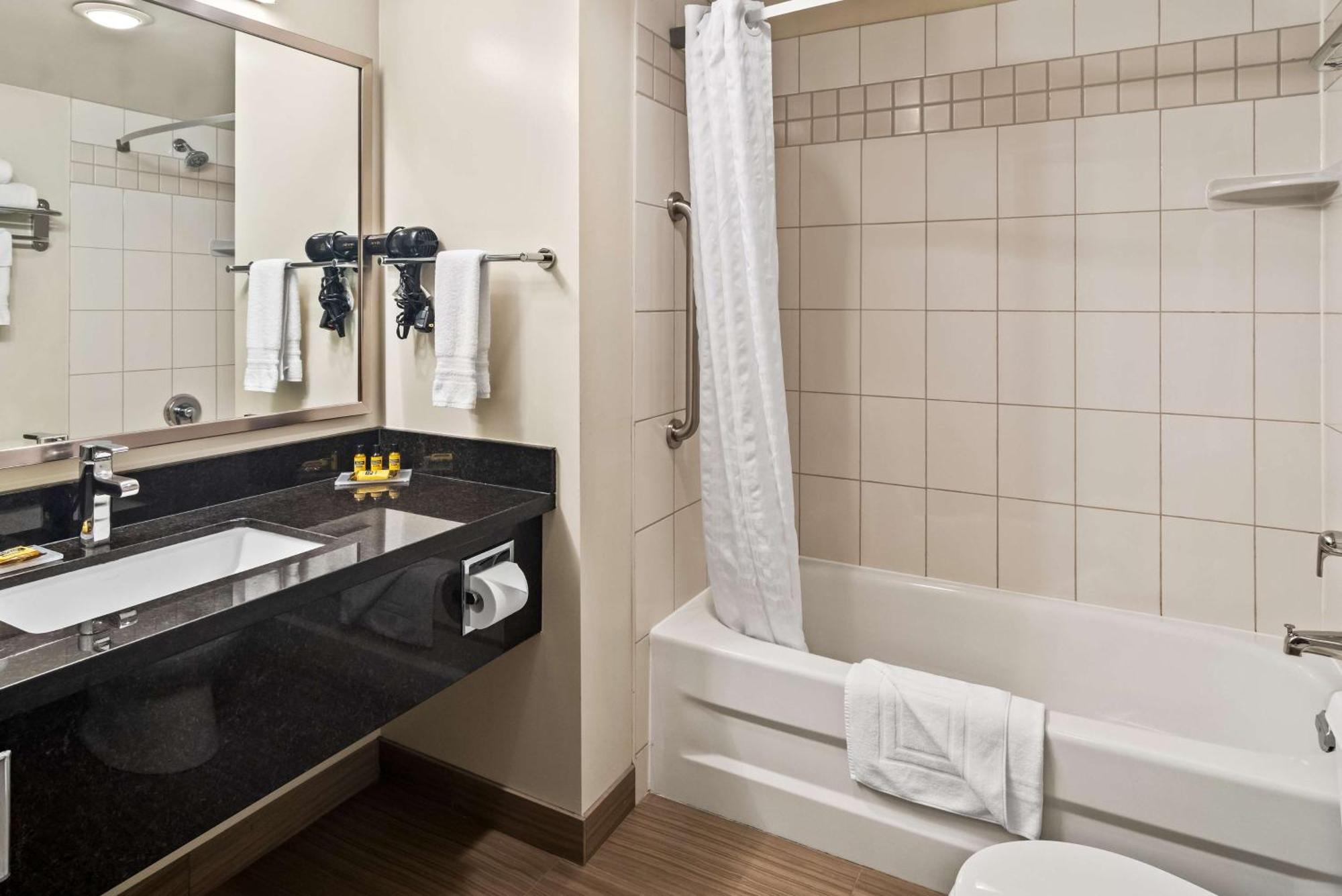 Best Western Plus Pitt Meadows Inn & Suites Екстер'єр фото