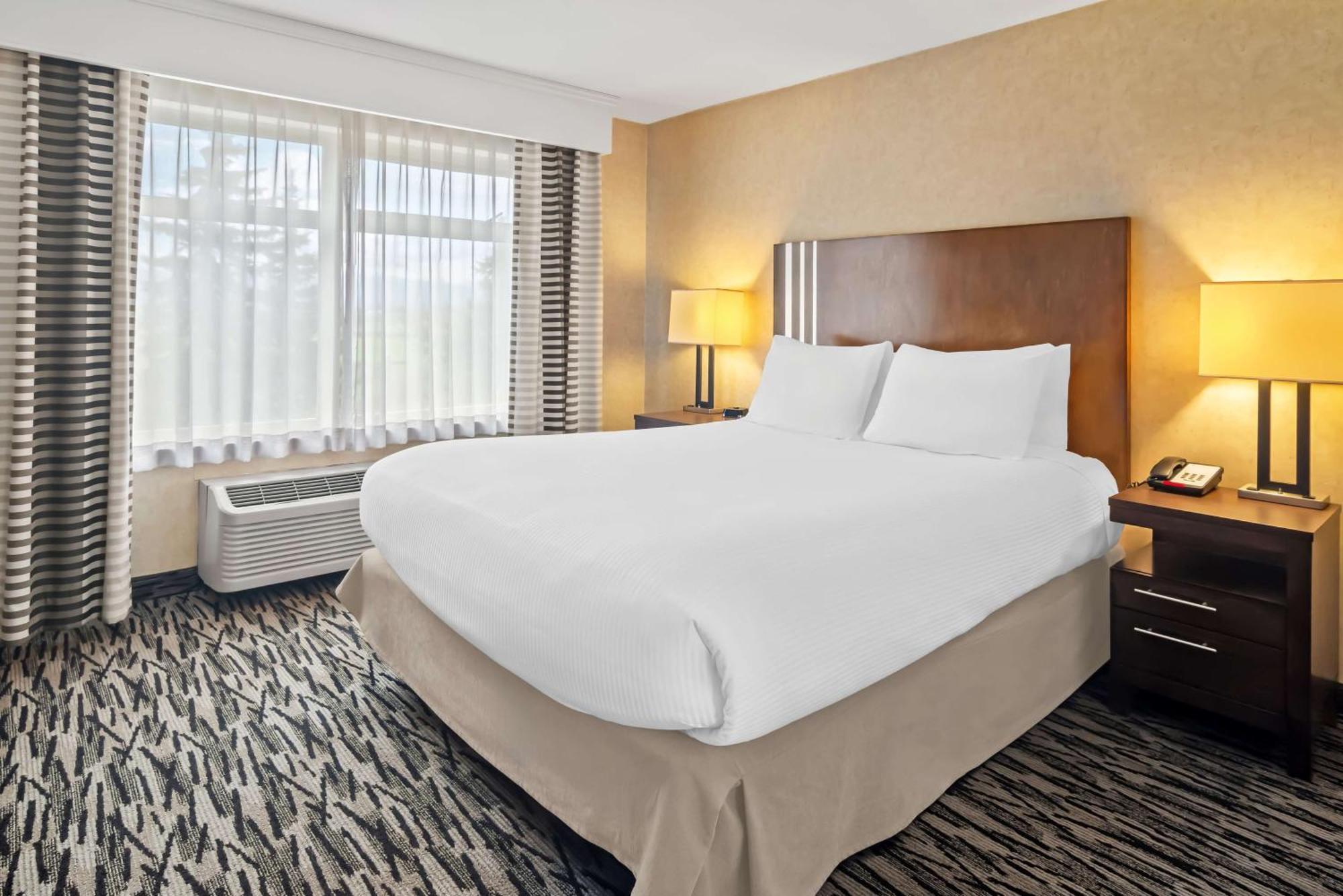 Best Western Plus Pitt Meadows Inn & Suites Екстер'єр фото