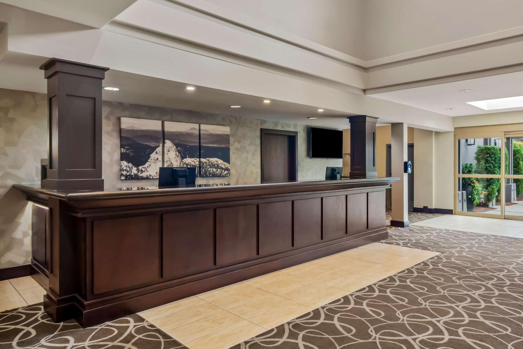 Best Western Plus Pitt Meadows Inn & Suites Екстер'єр фото
