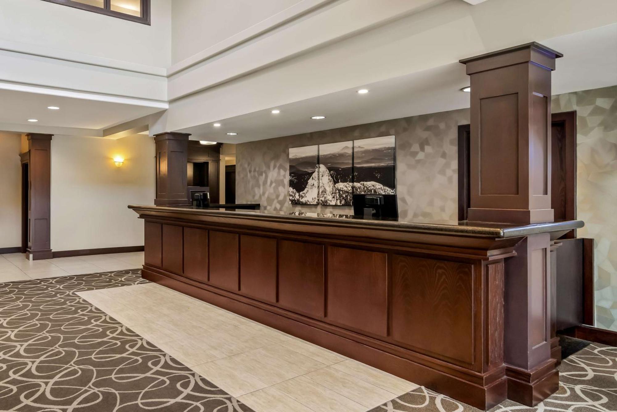 Best Western Plus Pitt Meadows Inn & Suites Екстер'єр фото