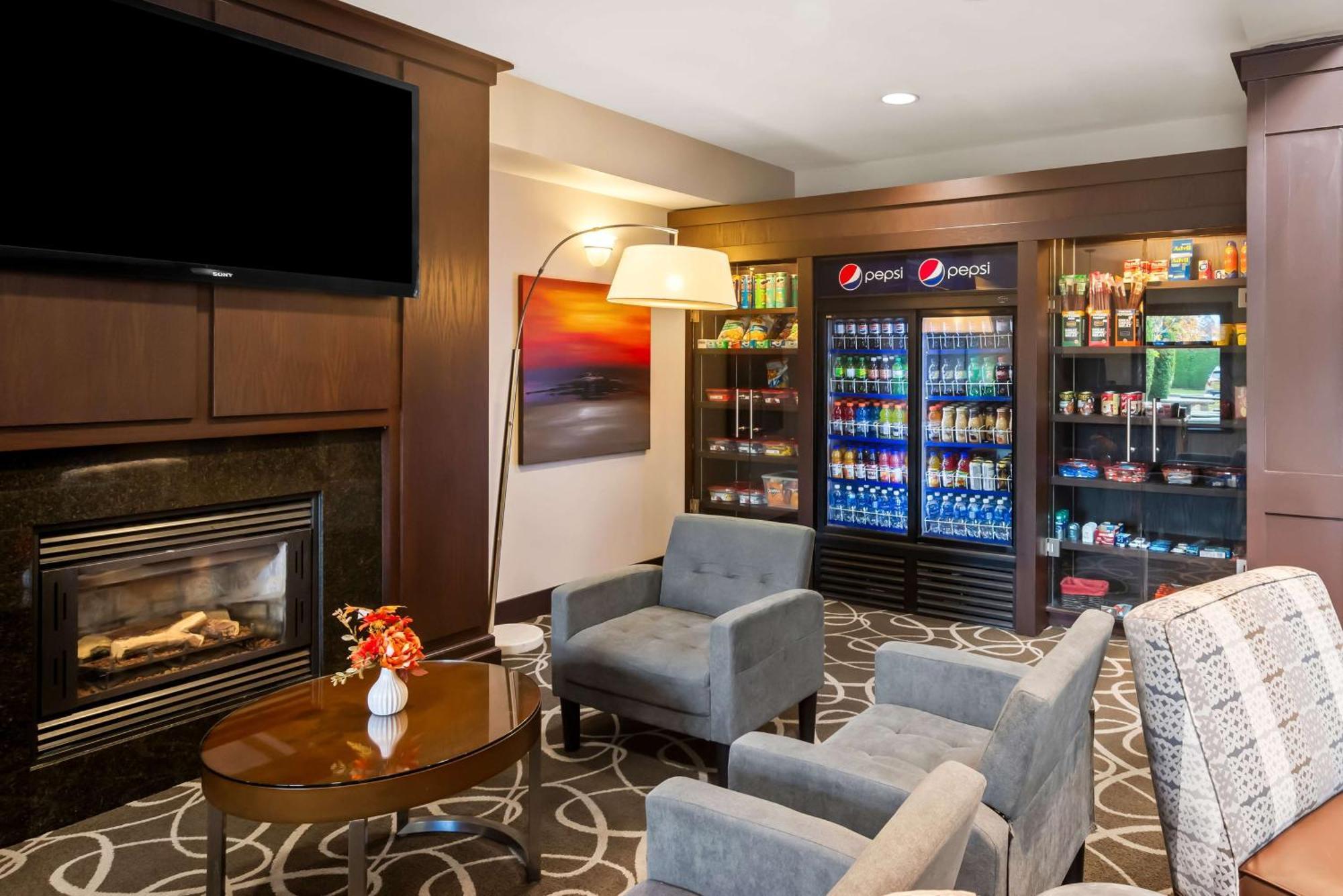 Best Western Plus Pitt Meadows Inn & Suites Екстер'єр фото