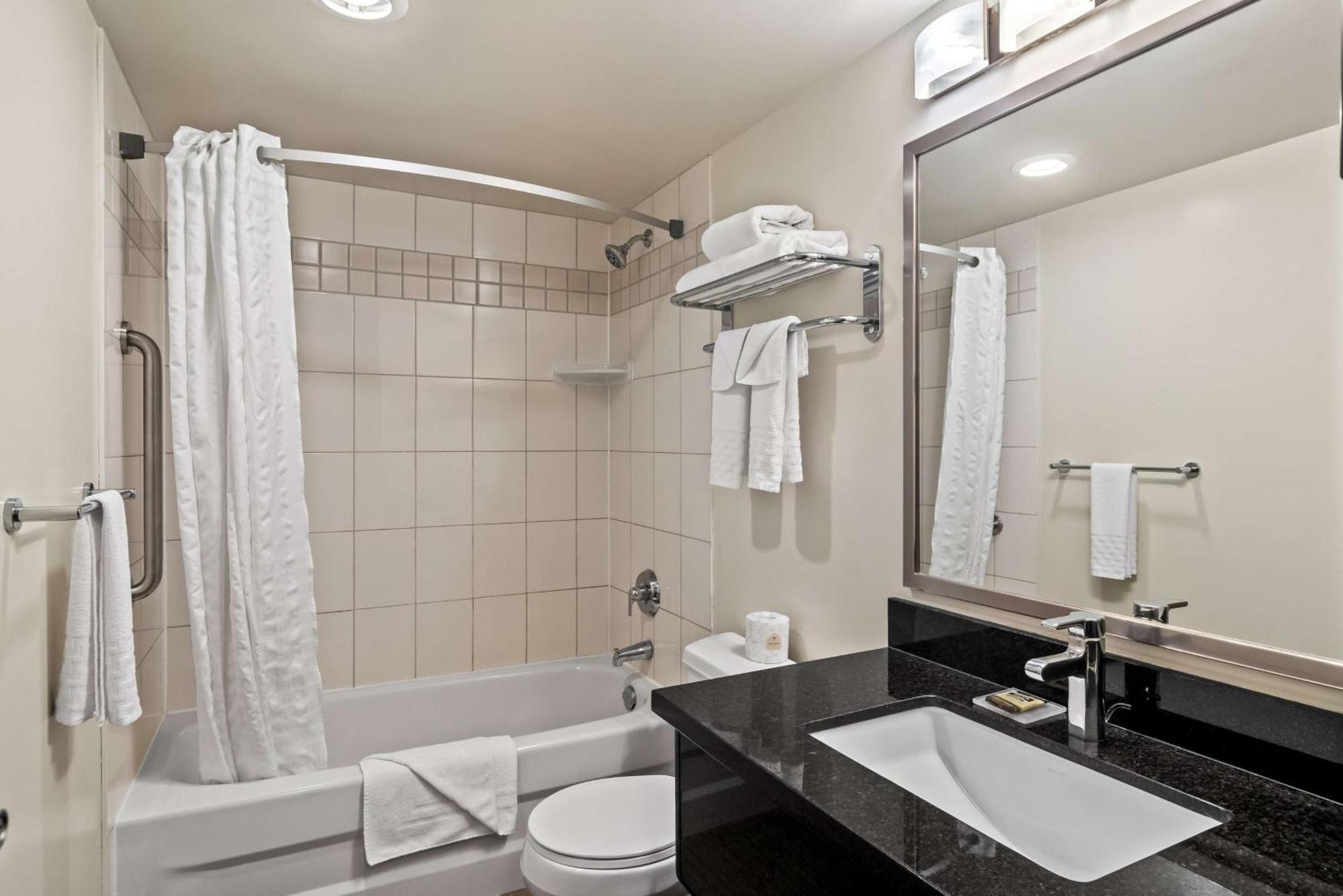 Best Western Plus Pitt Meadows Inn & Suites Екстер'єр фото