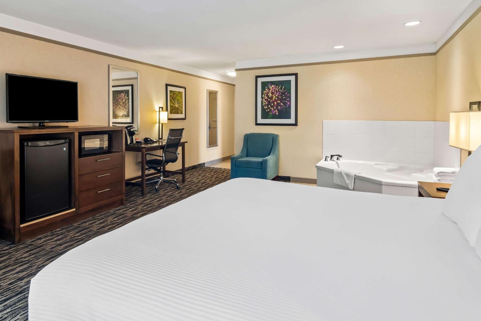 Best Western Plus Pitt Meadows Inn & Suites Екстер'єр фото