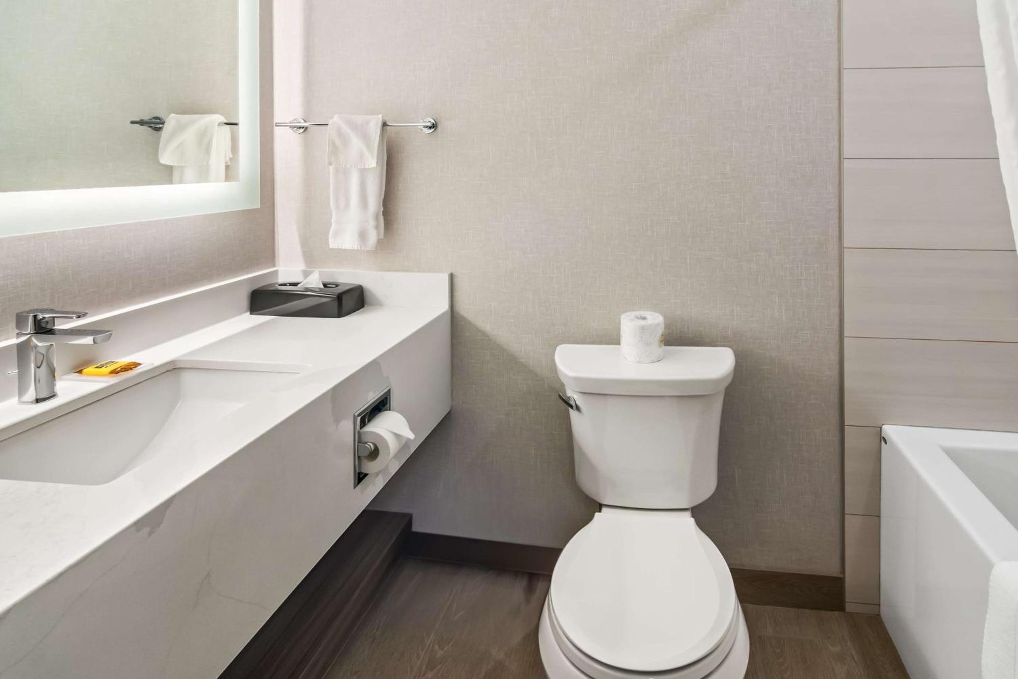 Best Western Plus Pitt Meadows Inn & Suites Екстер'єр фото