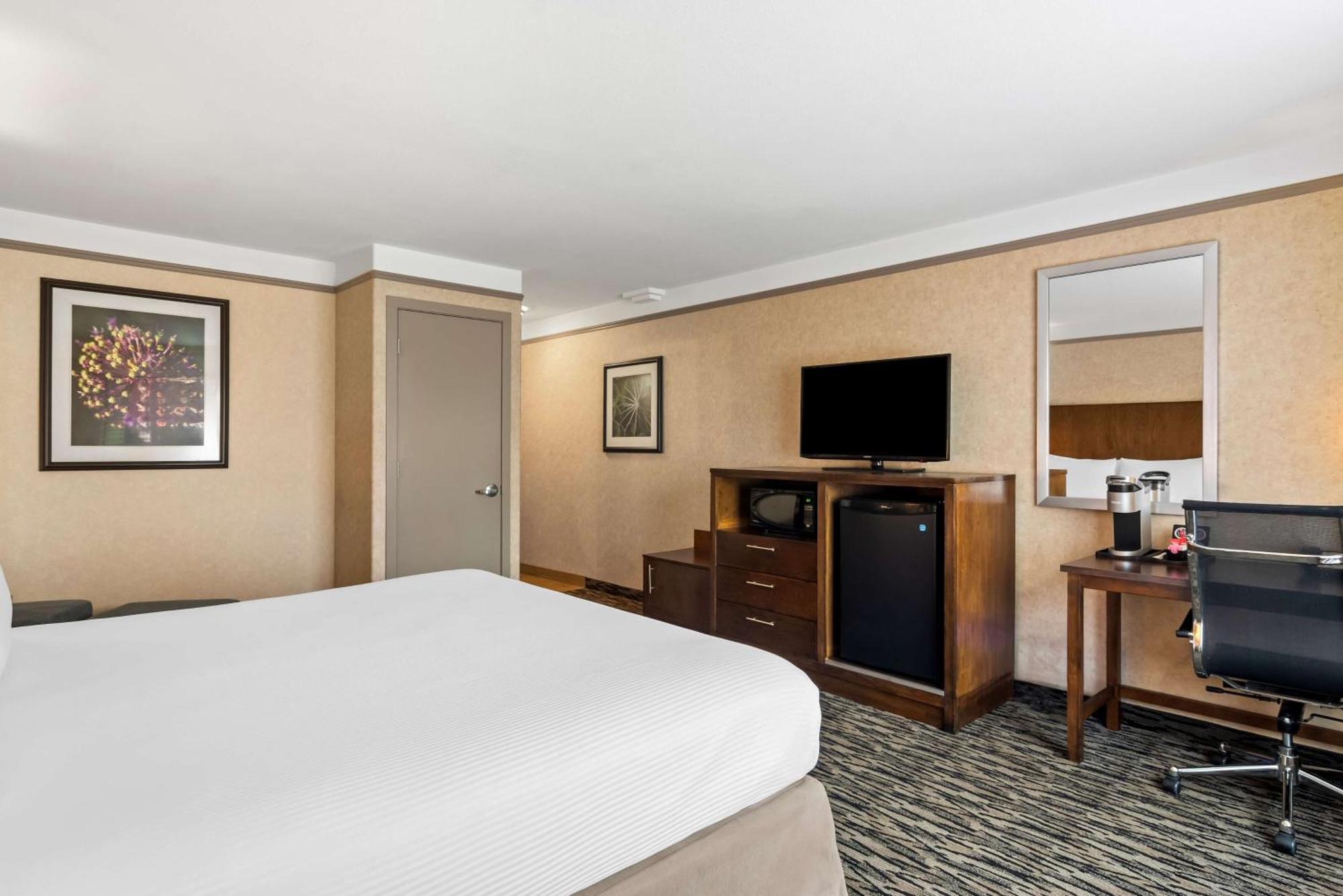 Best Western Plus Pitt Meadows Inn & Suites Екстер'єр фото