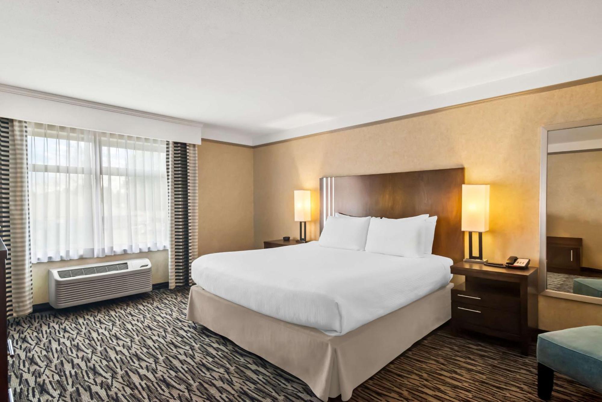 Best Western Plus Pitt Meadows Inn & Suites Екстер'єр фото