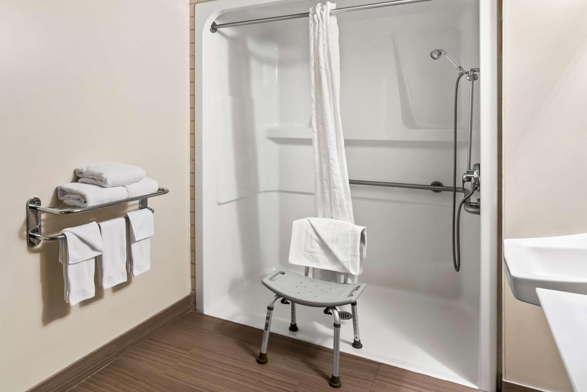 Best Western Plus Pitt Meadows Inn & Suites Екстер'єр фото
