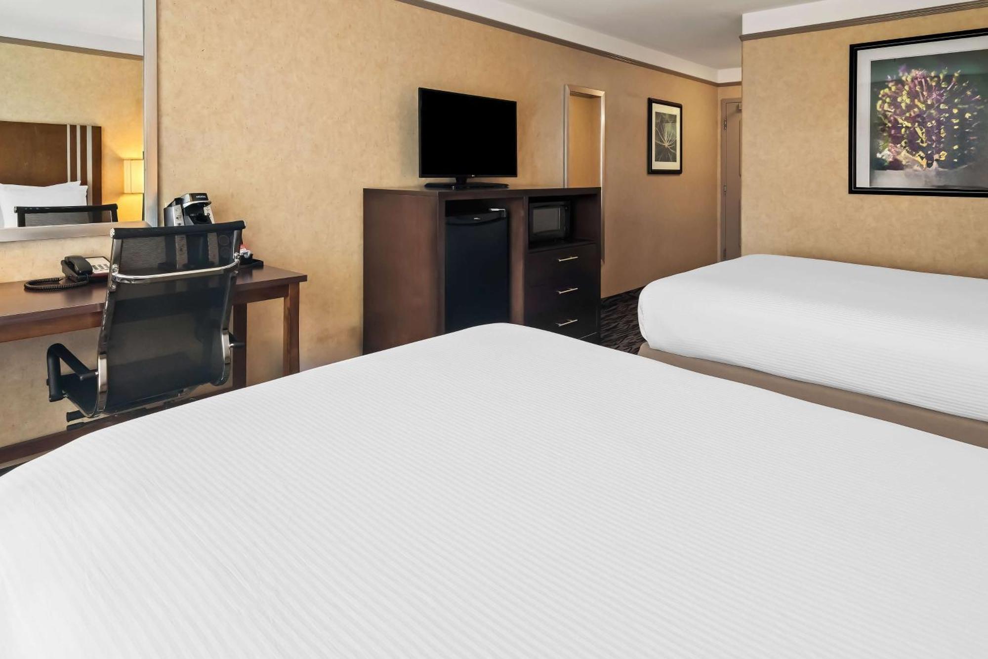Best Western Plus Pitt Meadows Inn & Suites Екстер'єр фото