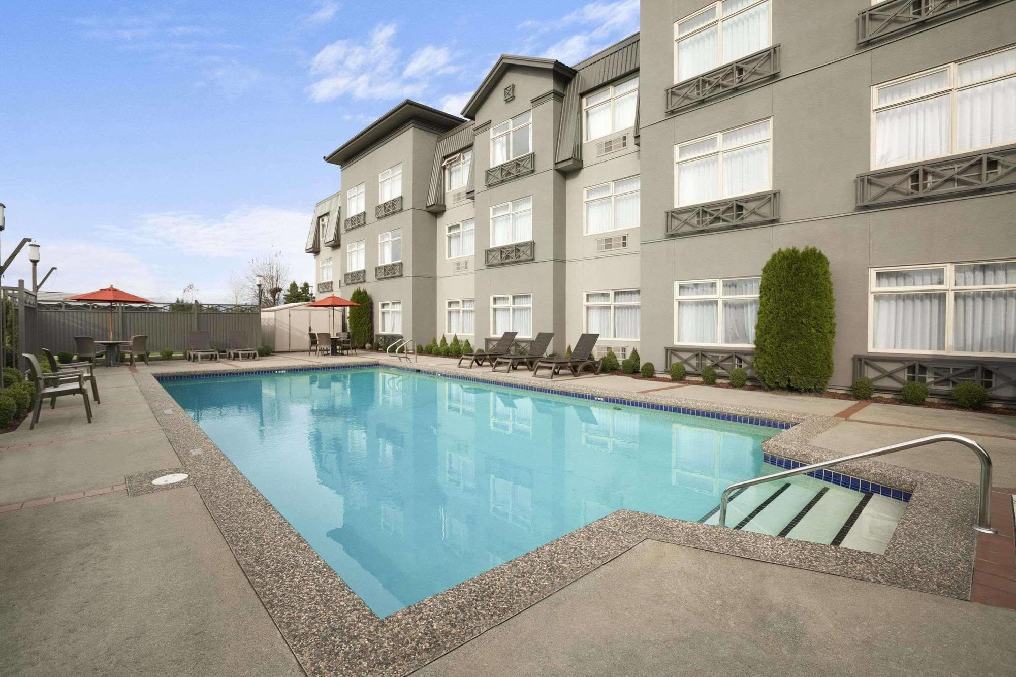 Best Western Plus Pitt Meadows Inn & Suites Екстер'єр фото
